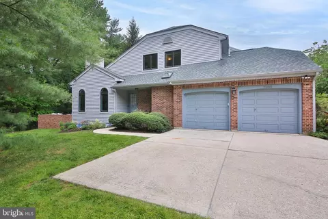 9300 Eagleview Dr, Lafayette Hill, PA 19444