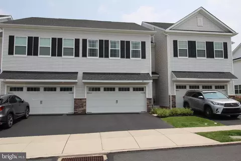 141 Knock Hill Dr, Royersford, PA 19468