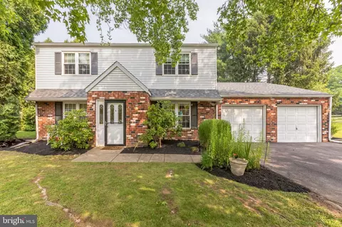 4131 Dana Ln, Lafayette Hill, PA 19444