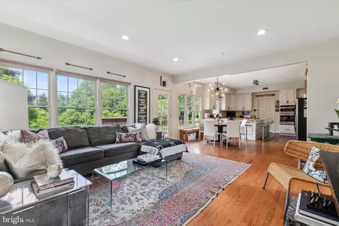 320 Sentry Ln, Wayne, PA 19087