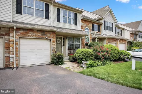 1102 Duchess Ct, Royersford, PA 19468