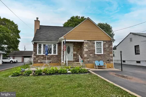 1328 Colwell Ln, Conshohocken, PA 19428