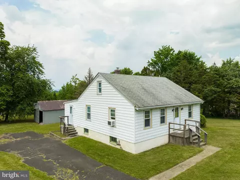 2413 New Hanover Square Rd, Gilbertsville, PA 19525