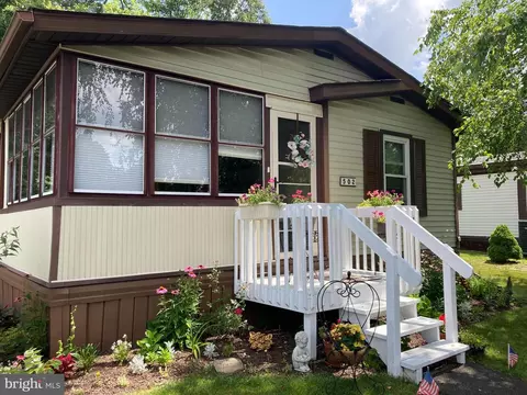 502 Willow Ln, North Wales, PA 19454