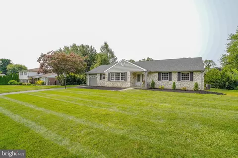 984 Milkweed Ln, Huntingdon Valley, PA 19006