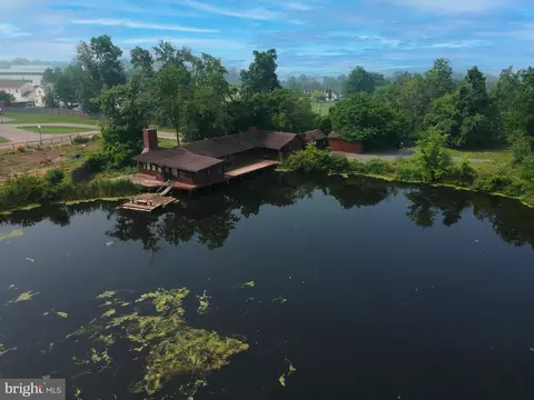 830 W Montgomery Ave, Pennsburg, PA 18073