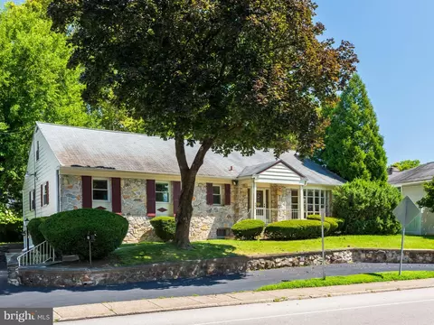 245 Old Lancaster Rd, Bala Cynwyd, PA 19004