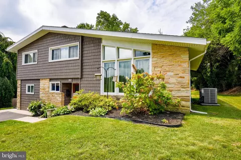 49 Camelot Dr, Plymouth Meeting, PA 19462