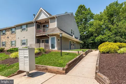 502 Horseshoe Dr, Royersford, PA 19468