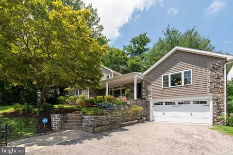 1001 Woodcircle Dr, Wynnewood, PA 19096