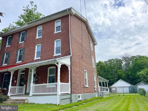 119 Walnut St, Mont Clare, PA 19453