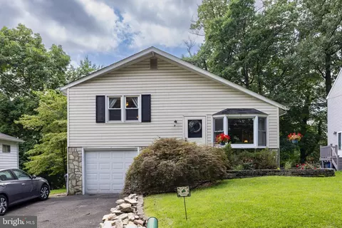 2456 Edgecomb Ave, Glenside, PA 19038