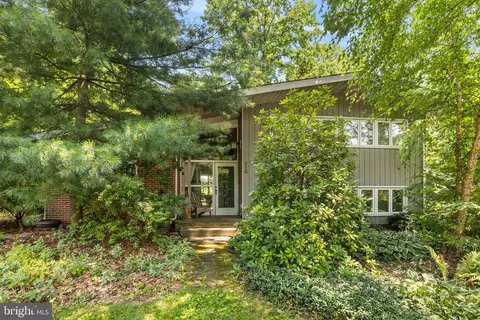 910 Harston Ln, Erdenheim, PA 19038