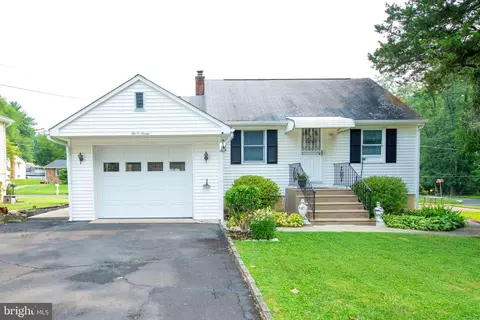 207 Mankin Ave, Huntingdon Valley, PA 19006