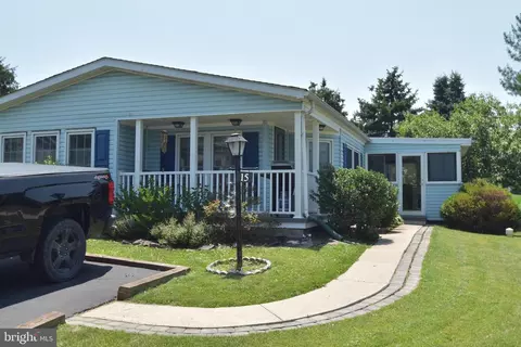 15 Black Cherry Ct W, Harleysville, PA 19438