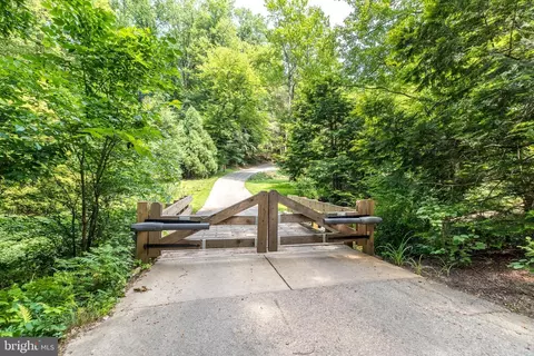 876 Brower Rd, Wayne, PA 19087 photo 2