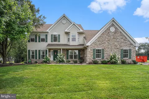 707 Sourwood Ln, Collegeville, PA 19426