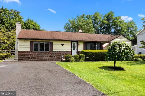 215 Summer Ave, Horsham, PA 19044