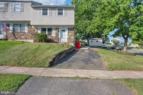 701 Holly Dr, Stowe, PA 19464