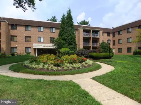 1640 Oakwood Dr #W212, Narberth, PA 19072