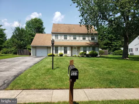 566 Lamplighter Rd, Horsham, PA 19044
