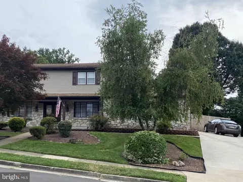 220 Kirk Dr, Huntingdon Valley, PA 19006