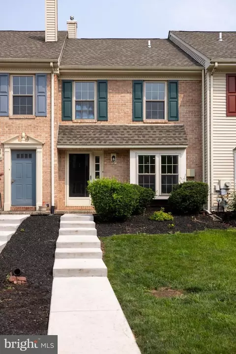 1057 Maple Glen Cir, Pottstown, PA 19464