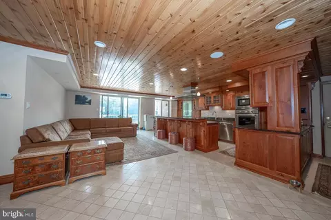 1655 Oakwood Dr #N402, Penn Valley, PA 19072