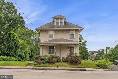 2718 W Moreland Rd, Willow Grove, PA 19090