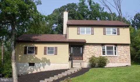 748 Centennial Ct, Pottstown, PA 19464