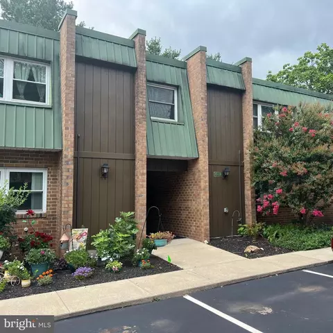 417 Meadowview Ln #417, Mont Clare, PA 19453