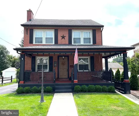48 E Montgomery Ave, Hatboro, PA 19040