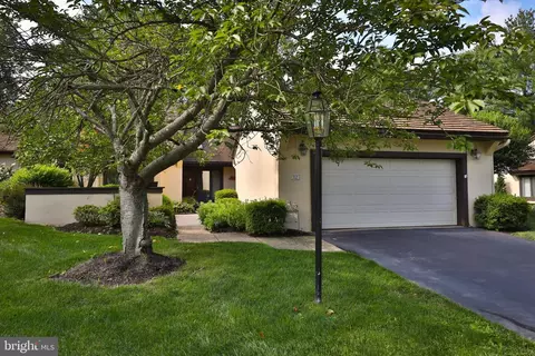 12 Hounds Run Ln, Blue Bell, PA 19422