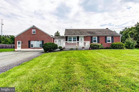 1883 Hoffmansville Rd, Frederick, PA 19435