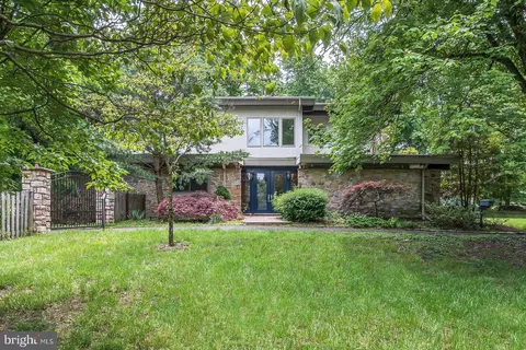8801 Hawthorne Ln, Wyndmoor, PA 19038