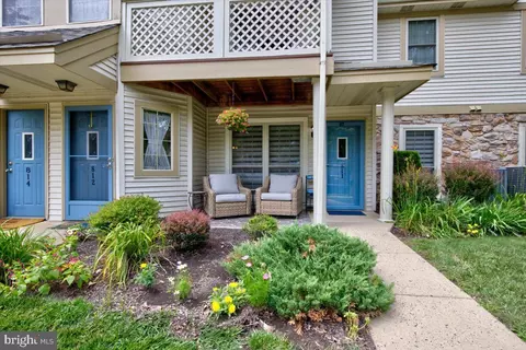 811 Foxmeadow Dr, Royersford, PA 19468