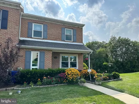 3431 Foxfield Cir, Perkiomenville, PA 18074