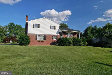 1216 Randy Dr, Pottstown, PA 19464