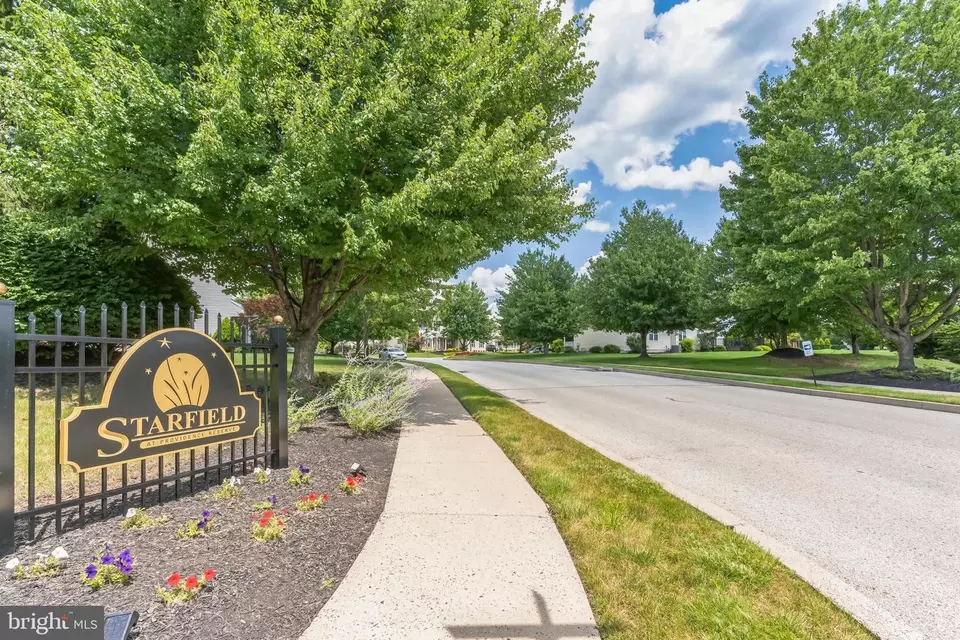  216 Winterberry Ln, Collegeville, PA 19426 photo 2