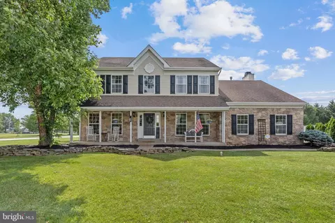 216 Winterberry Ln, Collegeville, PA 19426