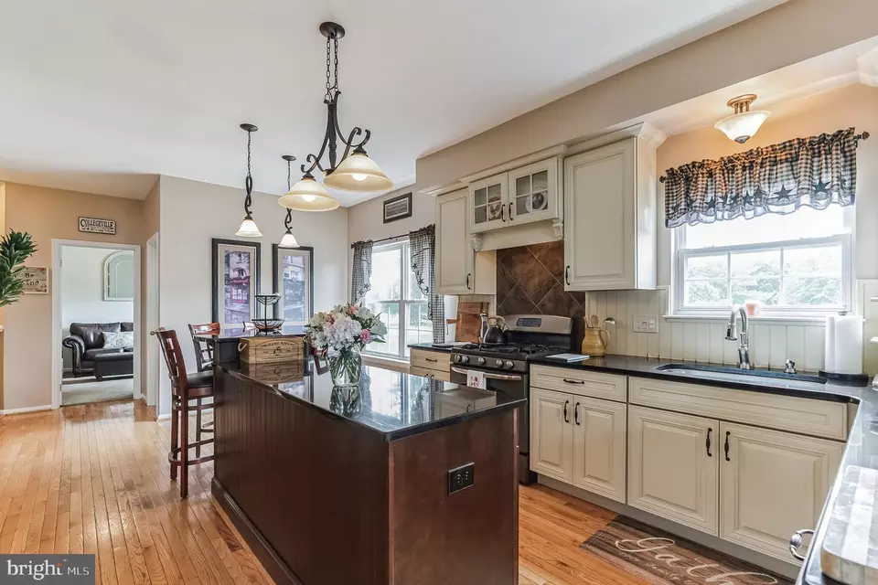  216 Winterberry Ln, Collegeville, PA 19426 photo 11