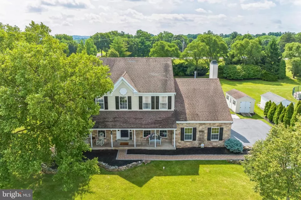  216 Winterberry Ln, Collegeville, PA 19426 photo 3