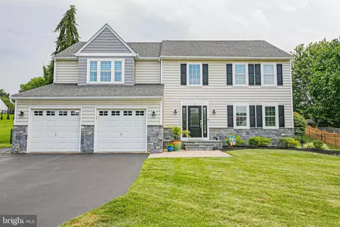 12 Garnet Cir, Conshohocken, PA 19428