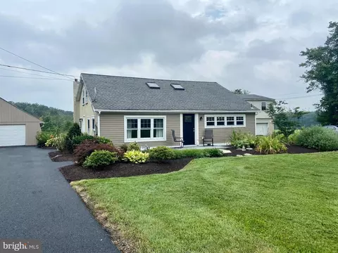 1072 Snyder Rd, Perkiomenville, PA 18074