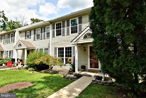 138 Village Dr, Schwenksville, PA 19473