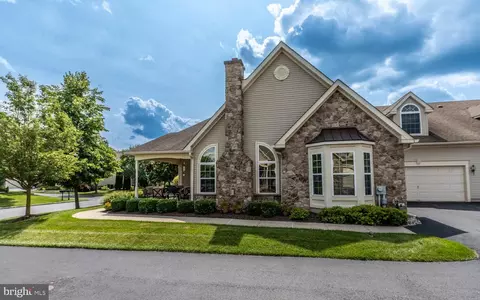 126 Pebble Beach Dr, Royersford, PA 19468