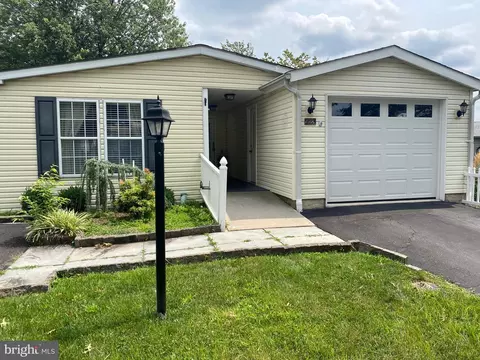 223 Chatham Ct, Souderton, PA 18964