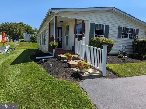 12 Longwood Ct W, Harleysville, PA 19438