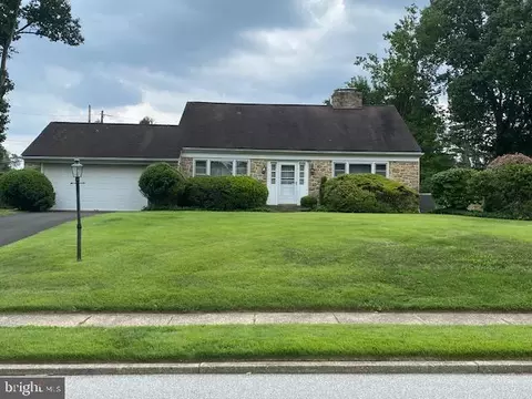 1323 Lenore Rd, Meadowbrook, PA 19046