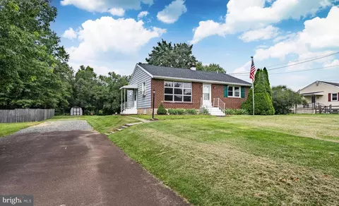 3005 N Charlotte St, Gilbertsville, PA 19525